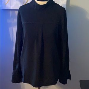 flowy top with ruffle detail🛍